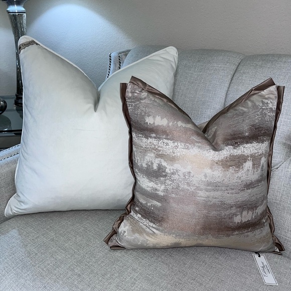1-NWT CELEBRITY HOME MARBLED
DECORATIVE PILLOWS (Read description for details) - Picture 8 of 17